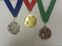 Шахматная медаль круглая серебряная большая на ленте